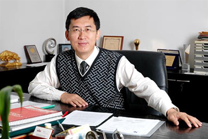 Second Chinese Scholar Wins Prestigious Materials Science Award