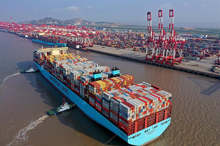 Maersk, COSCO Shipping Turn to Rivers to Ensure China Deliveries