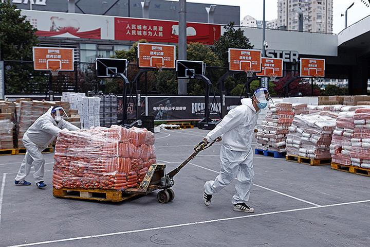 Locked Down Shanghai Strives to Ensure Food Supplies, Medical Treatment