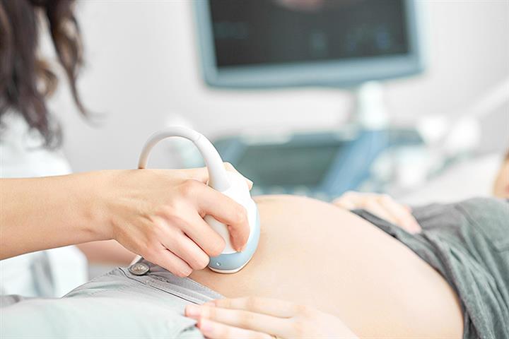 Yicai Global Editor Has Obstetrics Examination in Lockdown