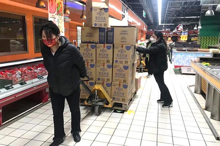Shanghai Retailers Go That Extra Mile to Ensure Essentials Get Delivered