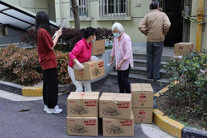 Shanghai’s Younger Folk Offer Seniors a Helping Hand With Online Groceries