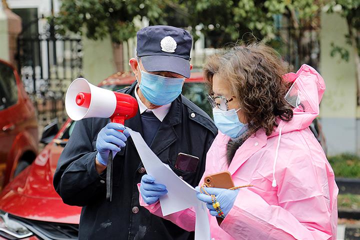 Shanghai’s Property Managers Toil to Keep Residents Well-Stocked, Safe Amid Lockdown