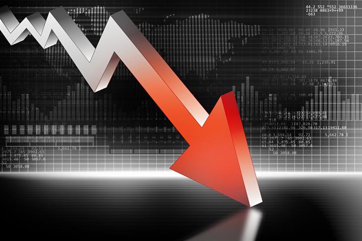 China Should Brace for Slowing Economic Growth This Quarter and Relax Macro Policies Soon