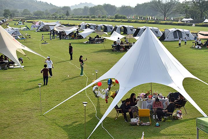 Chinese Tourists Plump for Camping During Labor Day Long Weekend