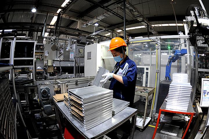 Foreign Car Parts Makers Get Back to Work in Shanghai Amid Lockdown