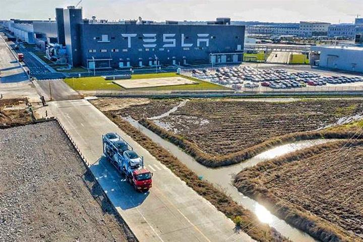 Tesla Supplier Aptiv Pauses Production After Covid-19 Case Is Found in Shanghai Plant