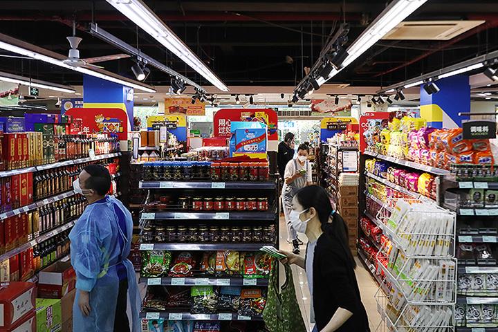 Walmart, Carrefour Reopen Stores in Shanghai as Sign of Covid Victory