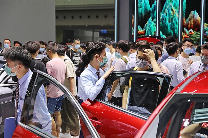 China’s Broader-Than-Expected Car Tax Cuts May U-Turn Year’s Sales to 4% Growth, Industry Body Chief Says