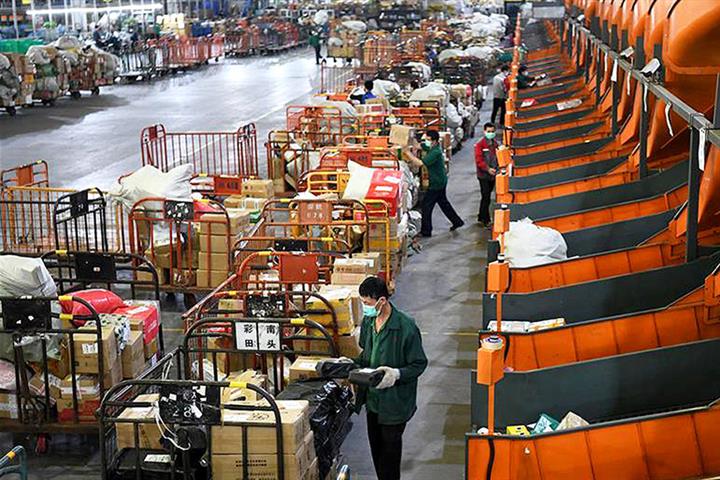 China’s Logistics Gauge Recovers in May Amid Ebbing Covid-19 Outbreaks