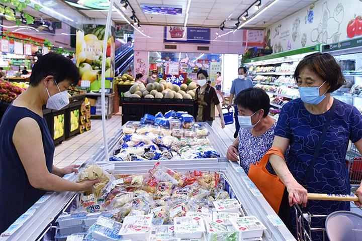 China’s Consumer Inflation May Edge Past 3% in Second Half, Chief Economists Say