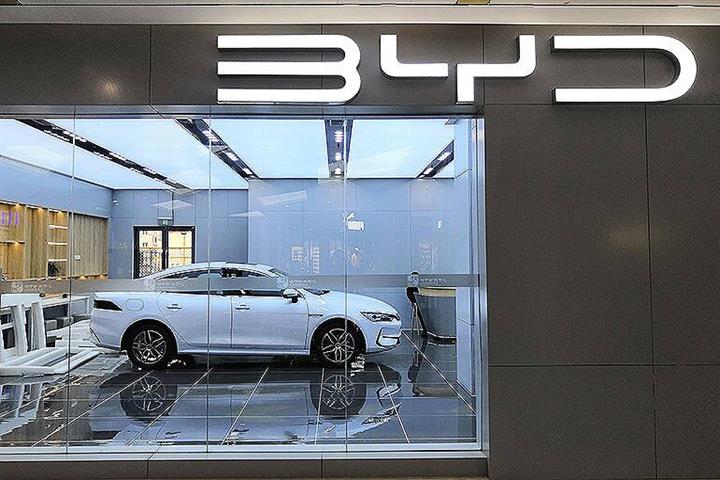 BYD Dives as Buffet Rumored to Cut Stake in Chinese Electric Car, Battery Maker