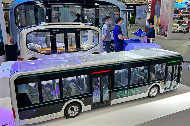 Major Chinese Bus Maker Yutong Soars by Limit After Parent, CATL Ink 10-Year Battery Tech Deal