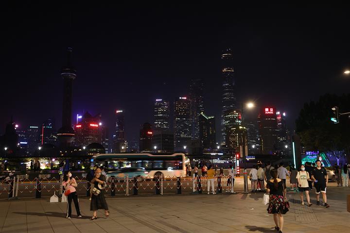 [In Photos] Skyscrapers, Esplanades Along Huangpu River Go Dark at Night as Shanghai Saves Power