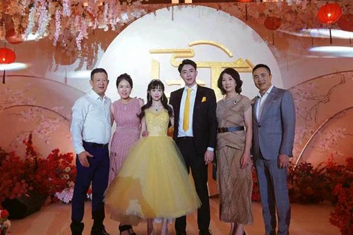 Heirs of Founders of Chinese Fashion Brands Septwolves, Xtep Get Engaged