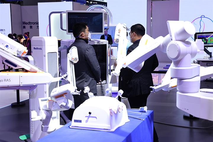 Cutting-Edge Surgical Robots Make Appearance at This Year's CIIE