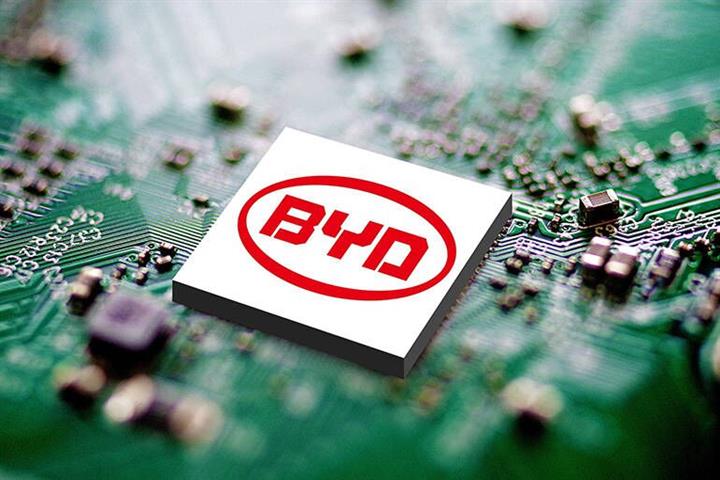 BYD’s Stock Falls After Chinese EV Maker Drops Plan to Spin Off, List Chip Unit