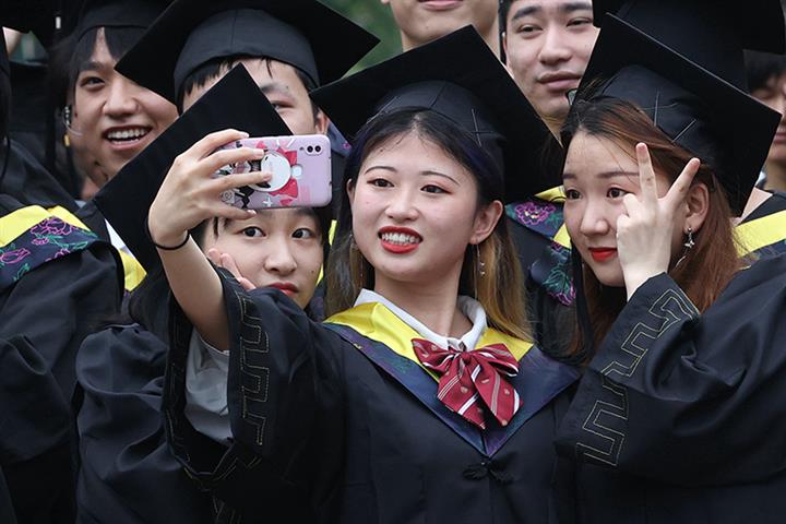 Record 11.6 Million Chinese to Graduate From College Next Year