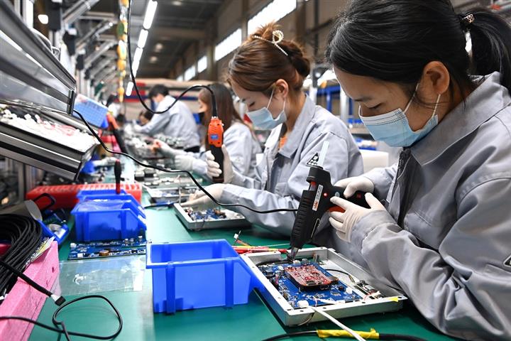 China’s Jobless Rate Hits Six-Month High; But Situation to Improve, Official Says