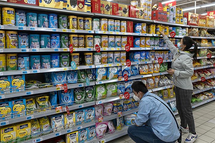 Fewer Babies, Covid-19 Shrink China's Milk Powder Market