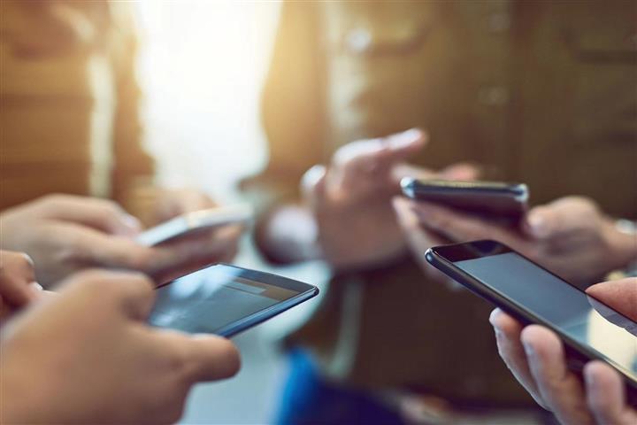 China’s Mobile Shipments Drop to Nearly 10-Year Low in 2022, IDC Says
