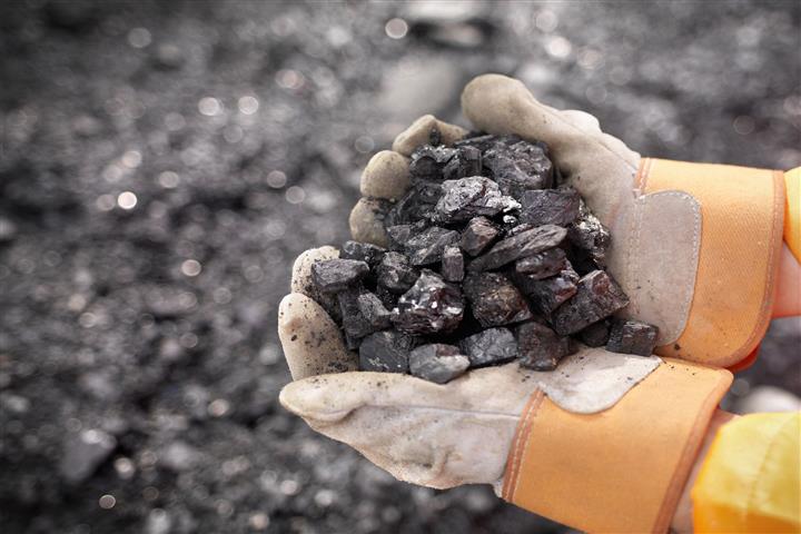 Chinese Coal Miners Expect Big Increases in 2022 Profit After Prices Soared