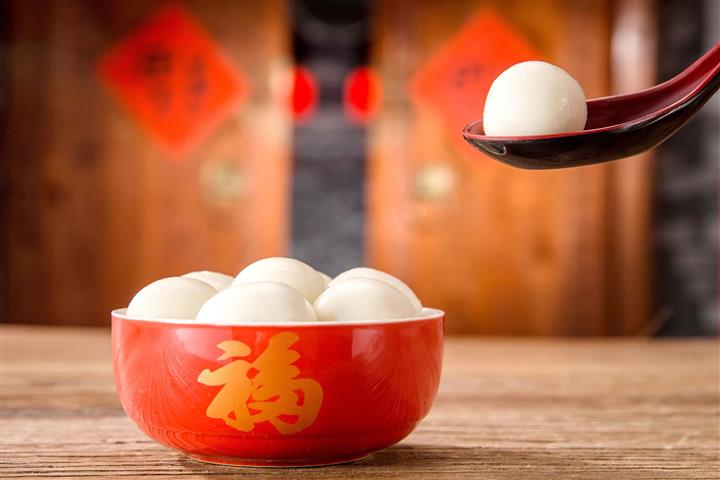 Chinese Sweet Rice Ball Sales Boom Over Lantern Festival