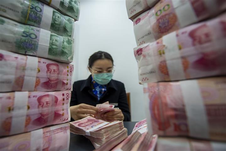 China’s New Yuan Loans Soar to Record, Social Financing Decline Beats Expectations in January 