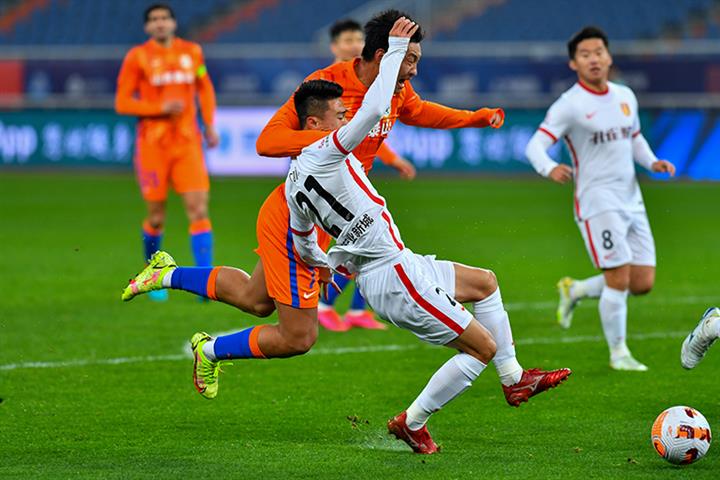 China’s Anti-Graft Body Probes Soccer Association’s Boss