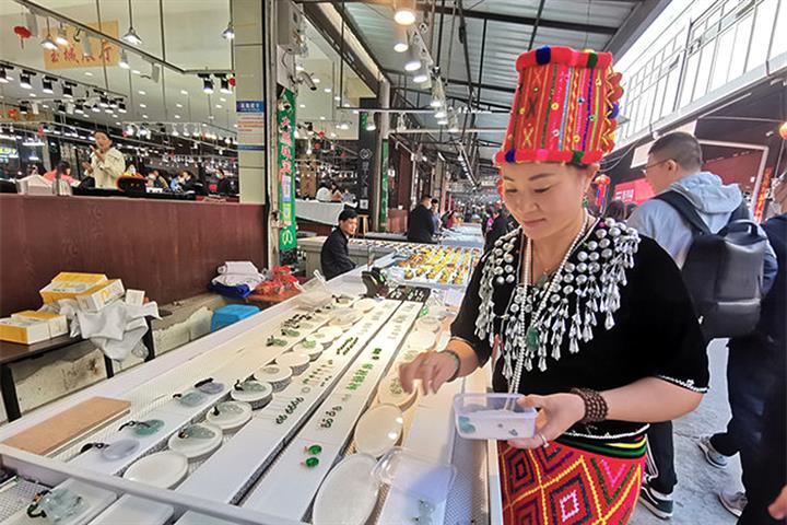 China’s ‘City of Jade’ Recovers Fast After 19-Month Lockdown as Livestream Sellers Return