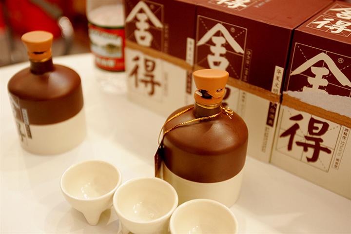 Chinese Distiller Shede’s Share Slump Is Not Due to Fosun Sell-off, Source Says