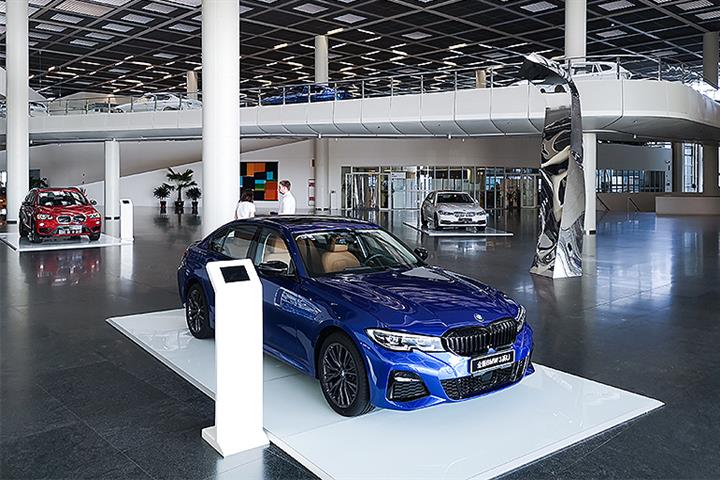 BMW’s China JV Partner Brilliance Sinks After Reporting Annual Earnings Drop