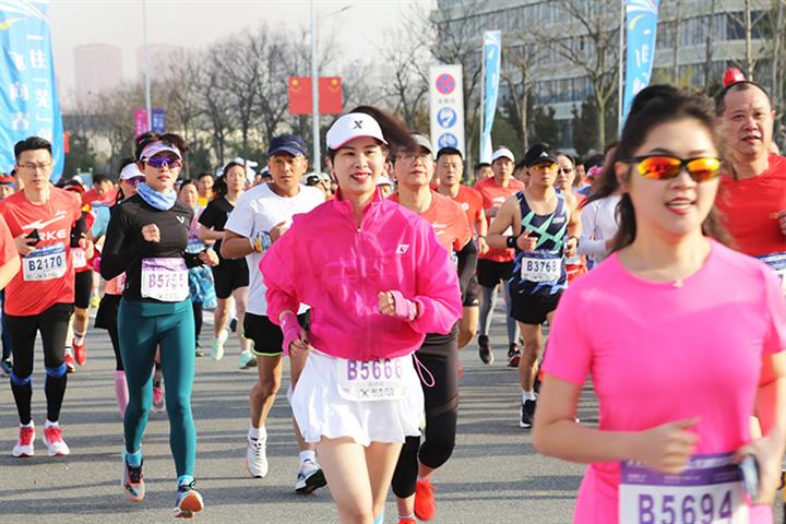 Chinese Cities Flock to Organize Marathons to Boost Consumption