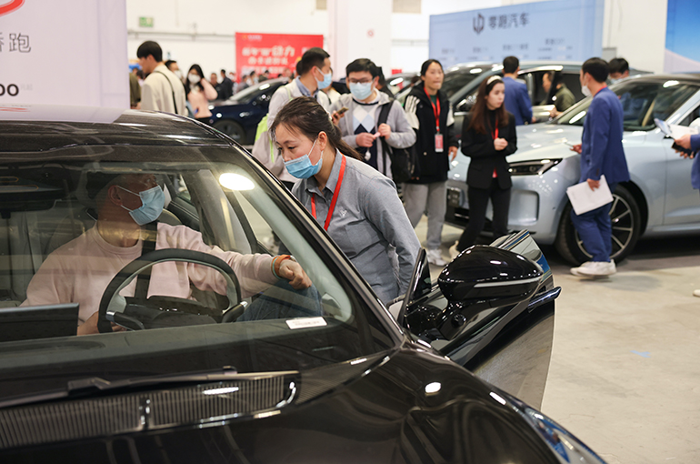 China’s Passenger Vehicle Sales Surge 86.5% YoY in April as Price War Cools