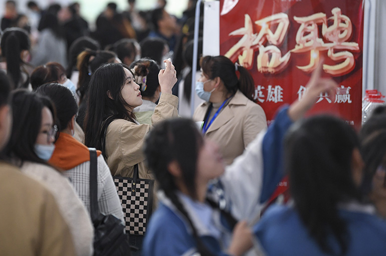 Meituan, STO Express, Other Chinese Firms Hike Graduate Hiring Quotas, Seek Diverse Skill Sets