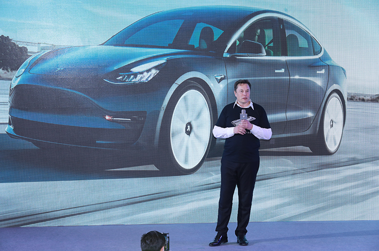 Tesla’s Musk, CATL’s Zeng Meet in Beijing as EV Battery Tie-up Deepens