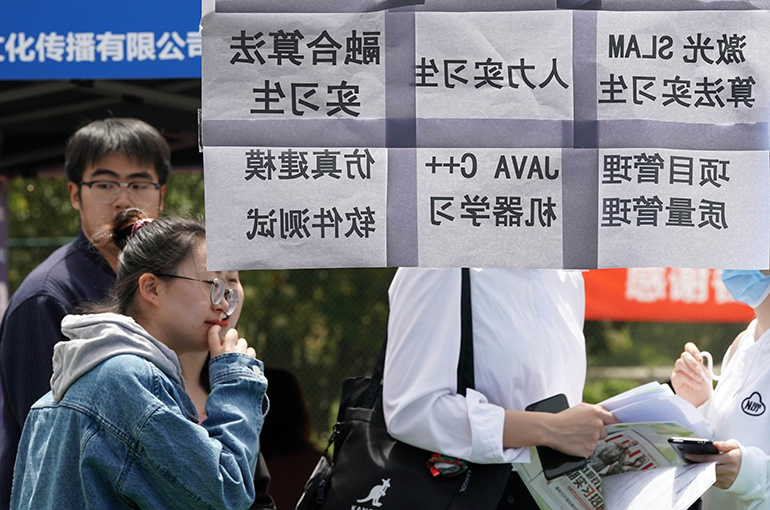 New Chinese Graduates Care First About Salary, Report Says