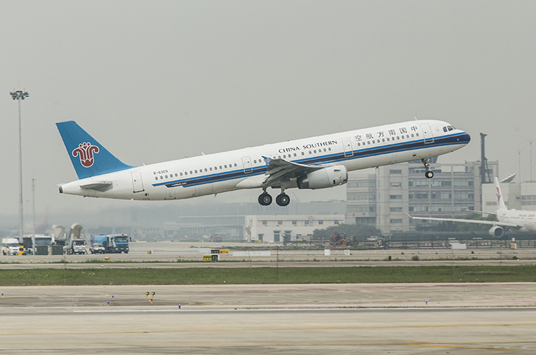 China Southern Airlines Sinks on Plan to Raise USD2.8 Billion to Buy Planes, Top Up Working Capital