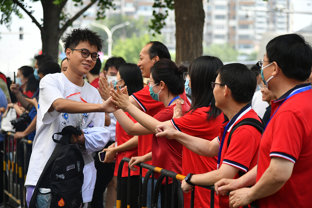 [In Photos] Record 12.9 Million Students Sit China’s College Entrance Exam