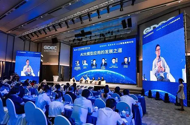 Money World Needs Its Own AI Models, Baidu Fintech Arm’s CTO Says