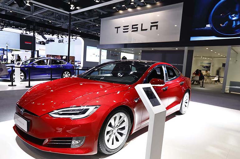Tesla Cuts China Prices of Models S, X for First Time