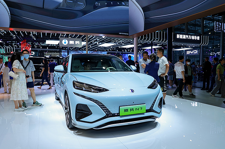 BYD-Backed Denza’s First Luxury Electric SUV Hits the Market in China