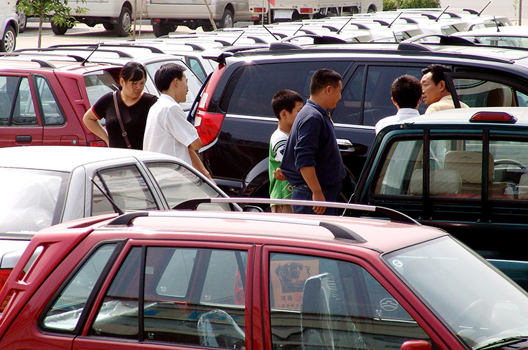 Most Used Car Dealers in China Are in the Red as Inventories Near All-Time High