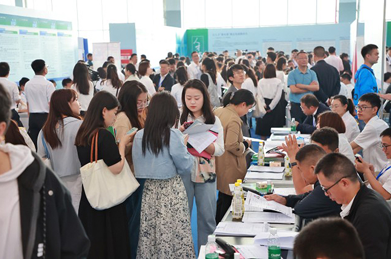 Chinese Jobseekers Boosted Activity by 16% Jan.-June, Liepin Shows