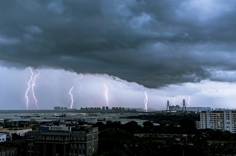 Typhoon Talim Hits Southern China; Flights, Trains Canceled and Tourist Sites Close