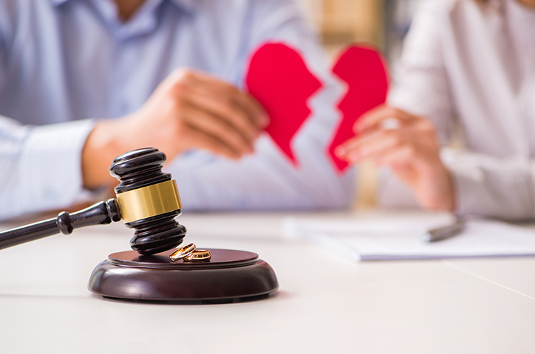 China Tells Investors Not to Dodge Share Sale Rules Through Divorce Agreements, Other Means