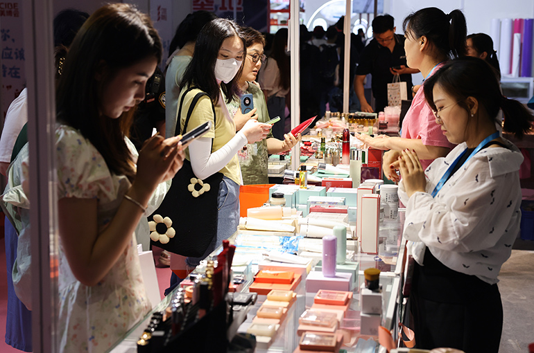 Jahwa, Botanee, Proya’s Profit Jumps in First Half as China’s Cosmetics Market Rebounds