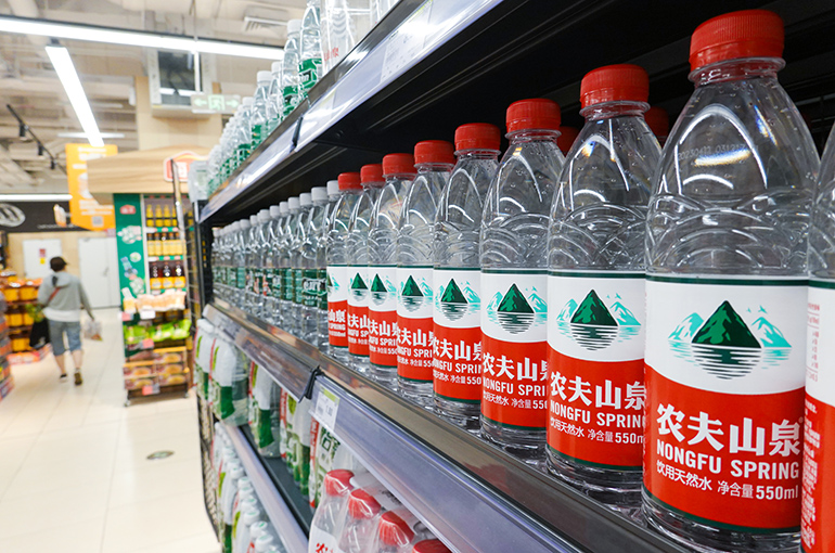 Chinese Beverage Giant Nongfu Spring Posts 25% Gain in First-Half Profit