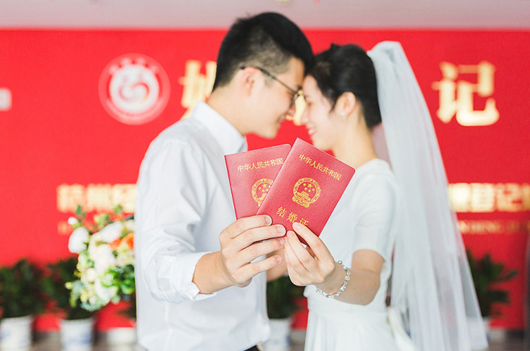 China’s New Marriages Jump 5.4% in First Half