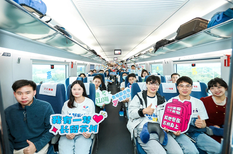 Suzhou Lures Fresh Graduates From Wuhan to Fill Up Job Vacancies